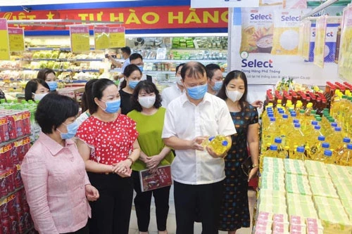 Bộ Công Thương kiểm tra đột xuất các siêu thị lớn tại Hà Nội. Ảnh: VGP
