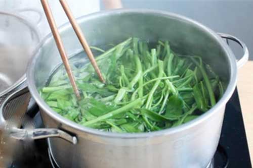 Sai lầm khi luộc rau khiến mất hết vitamin còn nạp thêm chất độc hại vào cơ thể