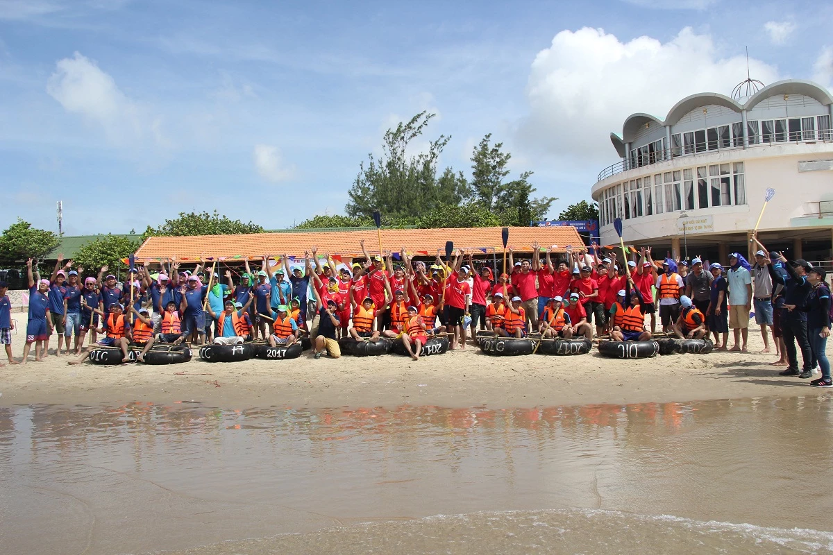 Xu hướng khách hoãn, hủy tour tiếp tục gia tăng ở những điểm đến chưa có ca nhiễm Covid-19 khiến nhiều doanh nghiệp du lịch gặp áp lực về thanh khoản. (Trong ảnh: Công ty Thiên long tổ chức cho tour du lịch cho khách trước thời điểm dịch Covid-19 bùng phát).