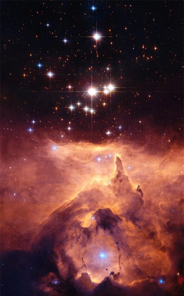 Nằm trong chòm sao Scorpius, cụm sao mở Pismis 24 là ngôi nhà của nhiều ngôi sao lớn. Pismis 24 nằm ở lõi của NGC 6357, hay Tinh vân Tôm hùm.