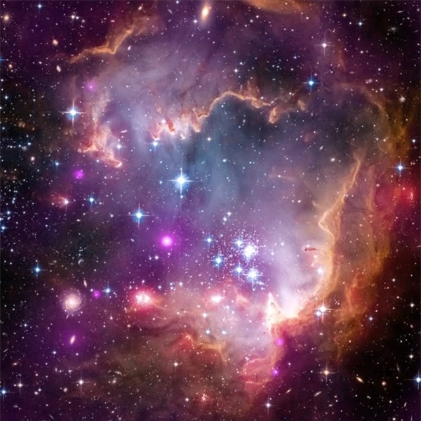 NGC 602 là một cụm mở nằm trong Đám mây Magellan nhỏ, một trong những thiên hà gần nhất với Dải Ngân hà.