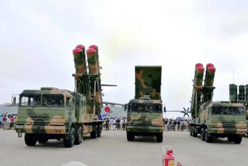Tổ hợp tên lửa phòng không tầm trung HQ-22 của Trung Quốc. Ảnh: Sina.