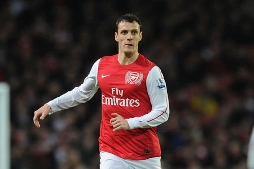 Trung vệ: Sebastien Squillaci (2010-2013).