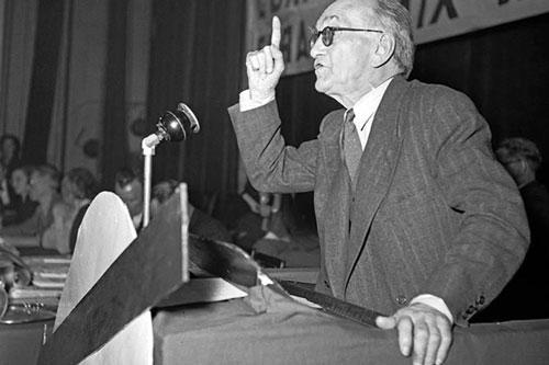 Giám đốc bảo tàng Pháp tuyên chiến với Adolf Hitler như thế nào?