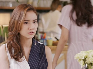 Đi phỏng vấn vị trí thư ký thất bại, tôi tức giận định đứng lên ra về thì bỗng dưng một người phụ nữ bước ra làm  điều bất ngờ