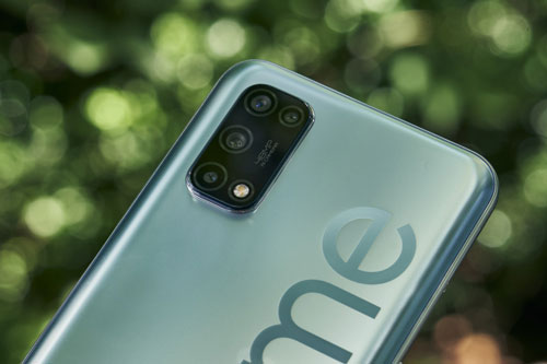 Cận cảnh smartphone 5G rẻ nhất thế giới