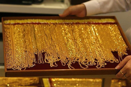 Giá vàng châu Á tăng 0,1% lên 1.976,47 USD/ounce. (Ảnh: Reuters)