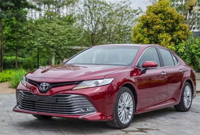 Sedan phân khúc D: Song đấu Toyota Camry và Mazda6 - ảnh 1