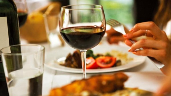 Thực phẩm "có chết cũng không được ăn" khi uống rượu bia