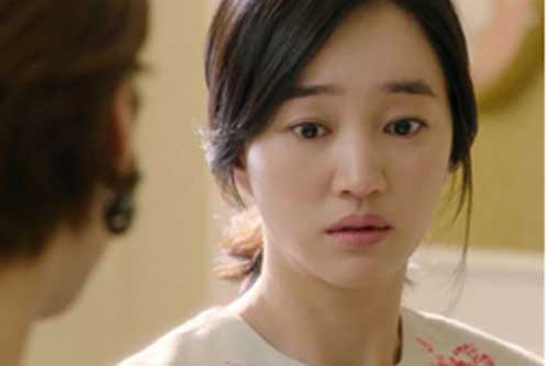 Con gái và con dâu cùng sinh một lúc, cách ứng xử của người mẹ chồng này rất đáng để học hỏi