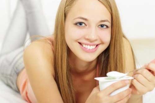 Khi ăn sữa chua theo cách này, bạn có biết rằng nhiều khả năng nó còn tốt hơn dùng thuốc bổ, nhân sâm quý hiếm