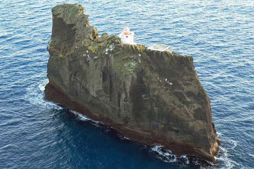 Ngọn hải đăng bị cô lập ở Iceland này là nơi hoàn hảo để tránh một đại dịch zombie