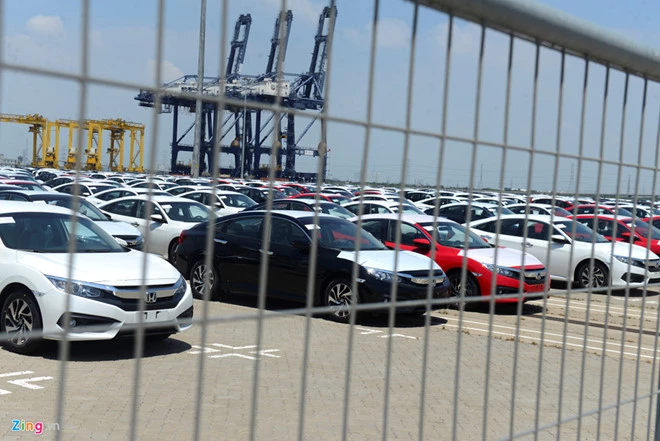 Trong tháng 7 ô tô nhập khẩu về là 4.000 chiếc.