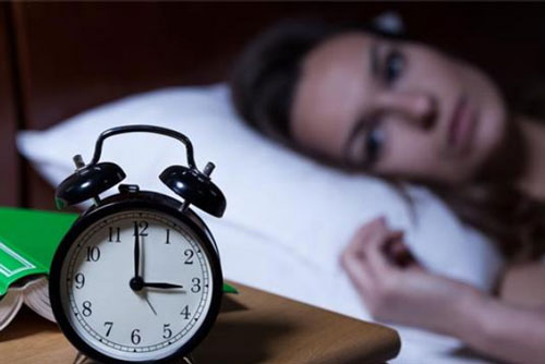 Thức dậy giữa đêm cảnh báo nguy cơ bốn loại bệnh