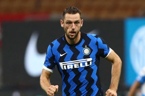 Trung vệ: Stefan de Vrij (Inter Milan).