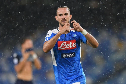 Tiền vệ trung tâm: Fabian Ruiz (Napoli). Tiền vệ trung tâm: Fabian Ruiz (Napoli).