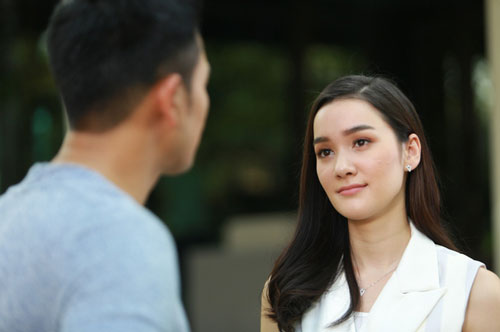 Chồng xịt nước hoa, cười tủm tỉm rời khỏi nhà, vợ "tâm lý" đặt một thứ vào ví khiến anh vừa đi đã vội vàng quay lại với thái độ đầy bất ngờ