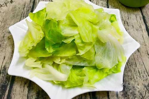 Luộc bắp cải giòn ngon lại tăng gấp đôi chất bổ cứ cho thêm 1 thứ này vào nồi, rau vớt ra xanh mướt