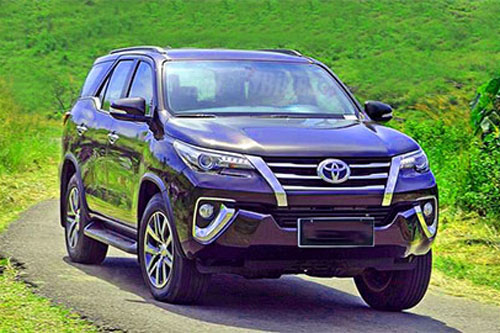 Toyota Fortuner giảm giá mạnh đón phiên bản mới, 'đe' Hyundai Santa Fe, Ford Everest