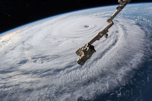 Ai là người đặt tên cho bão nhiệt đới?