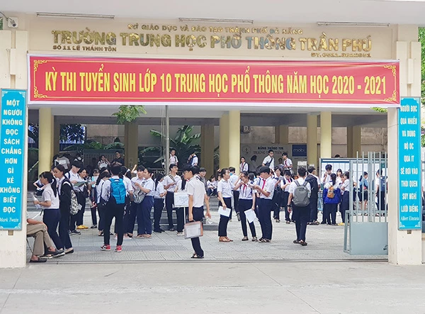 Các em học sinh Đà Nẵng tham dự kỳ thi tuyển sinh lớp 10 năm học 2020 - 2021