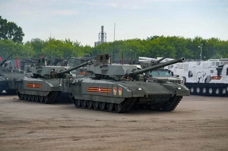 Nga đã có kế hoạch sản xuất hàng loạt nhiều phương tiện tác chiến thuộc gia đình Armata. Ảnh: Topwar.