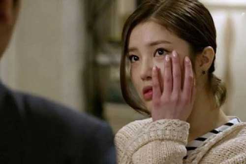 Ngay cửa phòng khám thai, vợ bị bồ ‘phục kích’, vài giây sau chồng làm hành động khiến ai cũng choáng váng