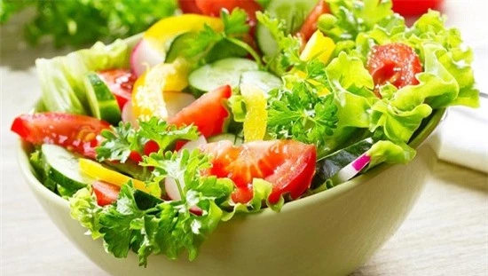 Ăn salad trước bữa tối giúp bạn giảm cân hiệu quả