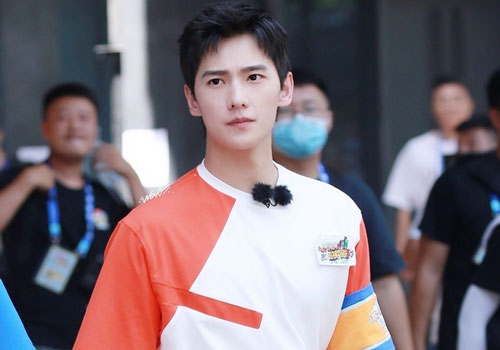 Dương Dương gây sốt với body vạm vỡ, rũ bỏ vẻ thư sinh