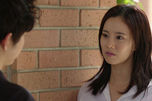 Chồng thường xuyên mời một nam đồng nghiệp về nhà khiến tôi khó chịu vô cùng, để rồi tình cờ gặp anh ở bệnh viện mới 'rụng rời' phát hiện nguyên cớ