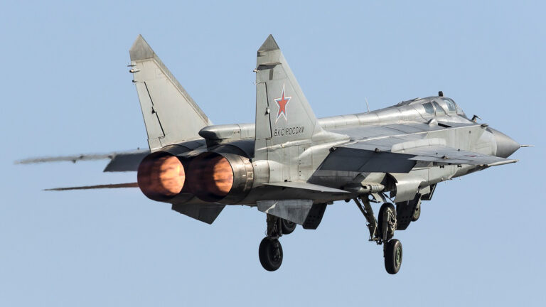 MiG-31 Nga đánh chặn máy bay do thám Na Uy trên Biển Barents