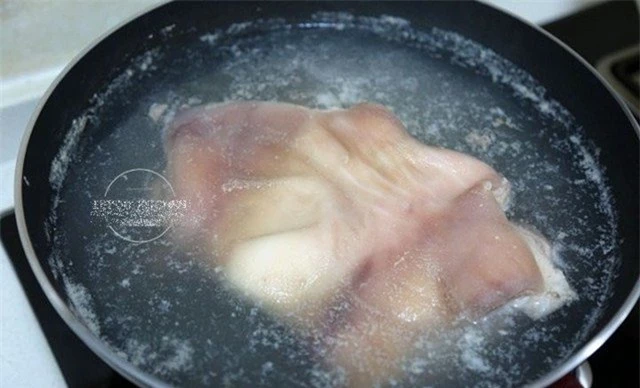 Thịt chân giò làm theo cách này có ngay món ăn lạnh tuyệt hảo mà không hề ngấy ngán - Ảnh 4
