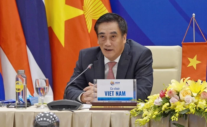 Thứ trưởng Bộ Tài chính Trần Xuân Hà đồng chủ trì tại Hội nghị