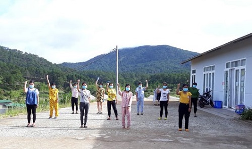 L&#xE2;m &#x110;&#x1ED3;ng: Cu&#x1ED9;c s&#x1ED1;ng b&#xEA;n trong khu c&#xE1;ch ly t&#x1EA1;i C&#xF4;ng ty c&#x1EE7;a Gi&#xE1;m &#x111;&#x1ED1;c ng&#x1B0;&#x1EDD;i Nh&#x1EAD;t nhi&#x1EC5;m Covid-19