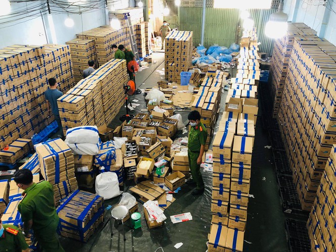 Mở rộng điều tra vụ làm giả hàng triệu đôi găng tay y tế