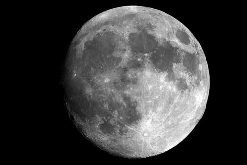 Bất ngờ với tuổi của Mặt Trăng