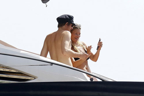 Kate Moss du lịch cùng bạn trai kém 13 tuổi