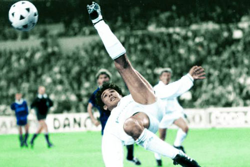 Những pha xử lý tuyệt đỉnh của các cầu thủ khiến thủ môn ‘chết lặng’ nhìn bóng đi vào lưới