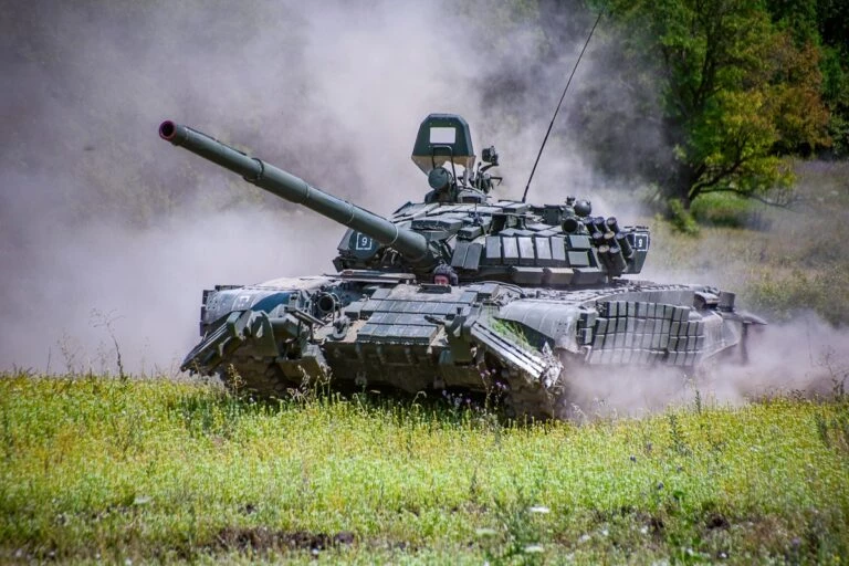 Xe tăng chiến đấu chủ lực T-72B của Quân đội Nga. Ảnh: TASS.