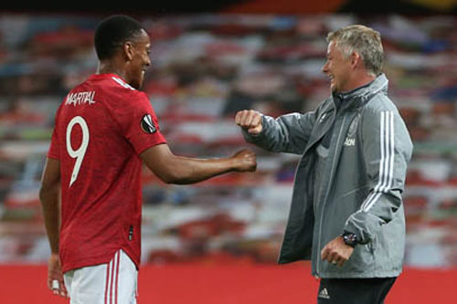 Solskjaer chê nhiều cầu thủ, Scholes lo lắng cho Fred và Lingard