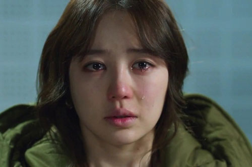 Ngày anh trai mất, chị dâu không rơi một giọt nước mắt, đêm đêm lại lén bỏ ra ngoài khiến cả làng đồn ầm, tôi bật khóc khi vô tình gặp chị bên bờ sông