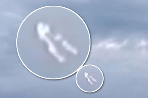 Quả cầu lửa bay lượn trên bầu trời, nghi ngờ là UFO