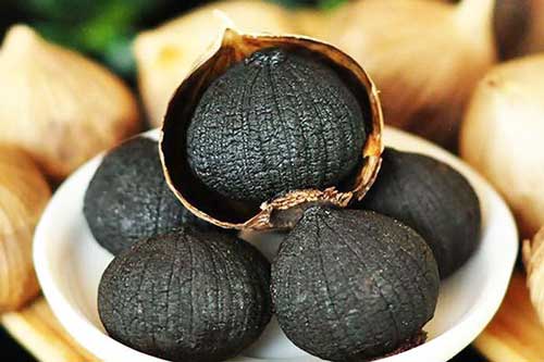 Tỏi đen là loại thuốc quý nhưng có 8 nhóm người không nên ăn, tránh rước thêm bệnh