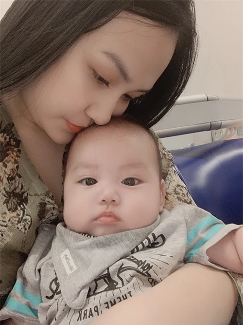 Hương Baby bên cậu con út.