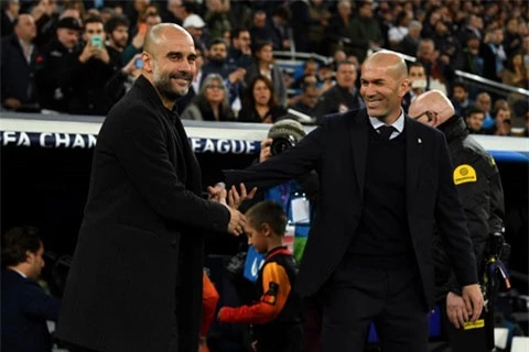 Không dễ để Guardiola (trái) có thể vượt qua Zidane trong trận tái đấu vào đêm mai