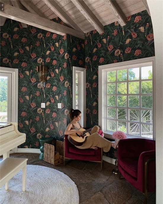 Selena chia sẻ một căn phòng trong biệt thự mới 5 triệu USD.