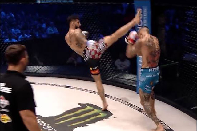 Cận cảnh pha ra đòn tuyệt đẹp giúp võ sĩ Ba Lan hạ đo ván đối thủ