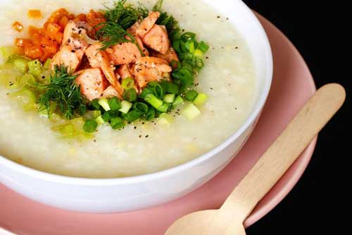 Cháo cá hồi bí đỏ giàu dinh dưỡng giúp bé ăn thun thút, "lớn nhanh như thổi"