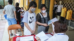 H&#xE0; N&#x1ED9;i: 35 tr&#x1B0;&#x1EDD;ng c&#xF4;ng l&#x1EAD;p v&#xE0; c&#xE1;c tr&#x1B0;&#x1EDD;ng chuy&#xEA;n &#x111;&#x1ED3;ng lo&#x1EA1;t h&#x1EA1; &#x111;i&#x1EC3;m chu&#x1EA9;n v&#xE0;o l&#x1EDB;p 10