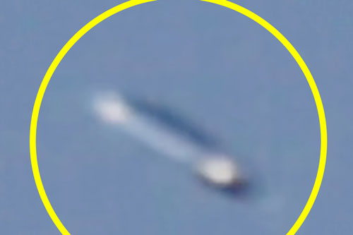 Nhiếp ảnh gia vô tình cờ phát hiện UFO hình điếu thuốc trên bầu trời Mỹ